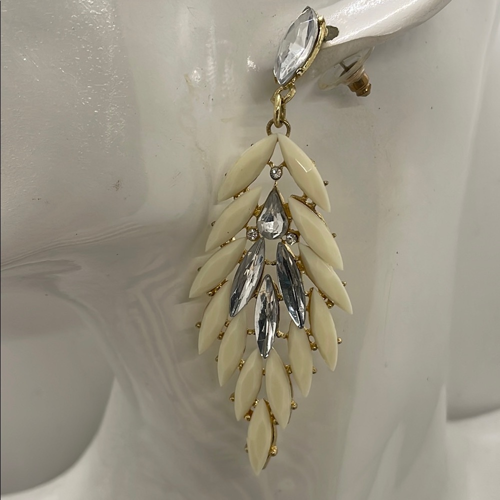 Cream and Silver Feather Earrings with Intricate Design AND Lightweight ❤️ - Picture 5 of 9